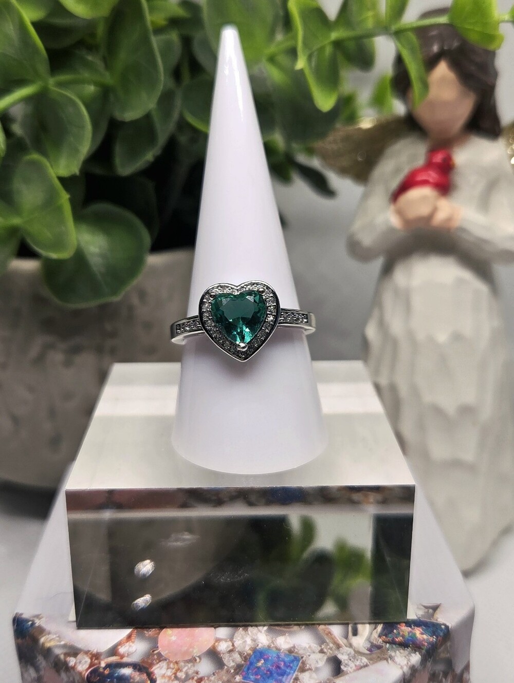 Heart-Shaped Emerald Green Crystal Ring - Silver